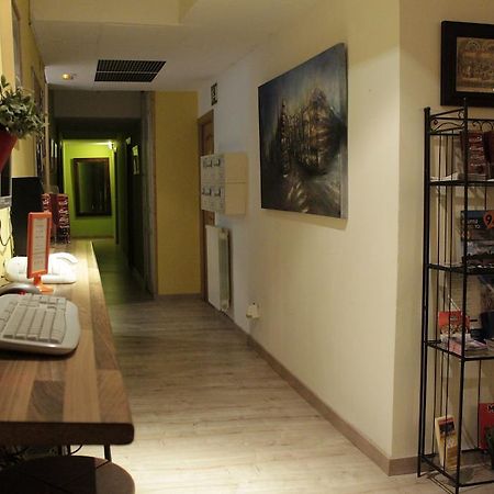 Los Amigos Hostel Madryt Zewnętrze zdjęcie