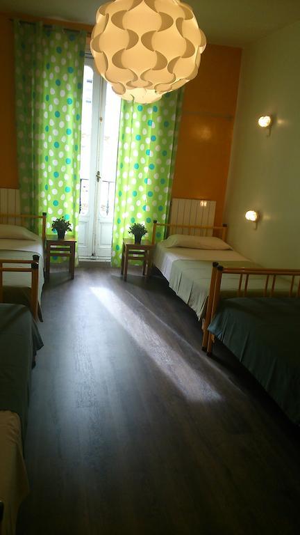 Los Amigos Hostel Madryt Pokój zdjęcie