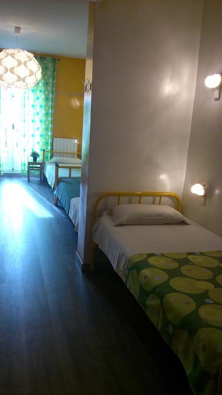 Los Amigos Hostel Madryt Pokój zdjęcie