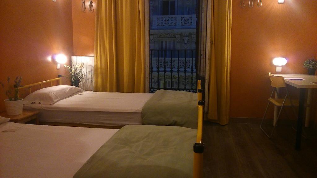 Los Amigos Hostel Madryt Pokój zdjęcie